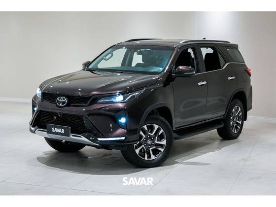 TOYOTA HILUX SW4 2.8 D-4D TURBO DIESEL SRX PLATINUM 7L 4X4 AUTOMÁTICO TOYOTA HILUX SW4 2.8 D-4D TURBO DIESEL SRX PLATINUM 7L 4X4 AUTOMÁTICO